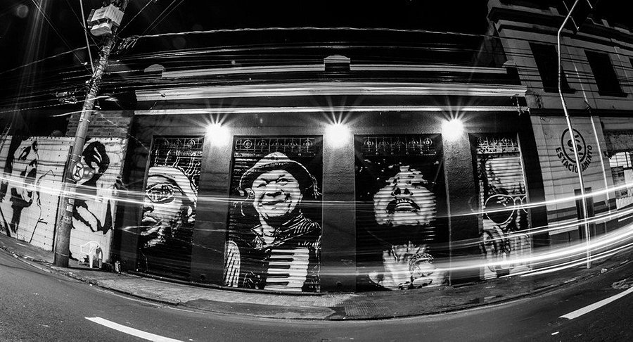 Fachada grafitada do Armazém Baixada, no centro antigo de Ribeirão Preto